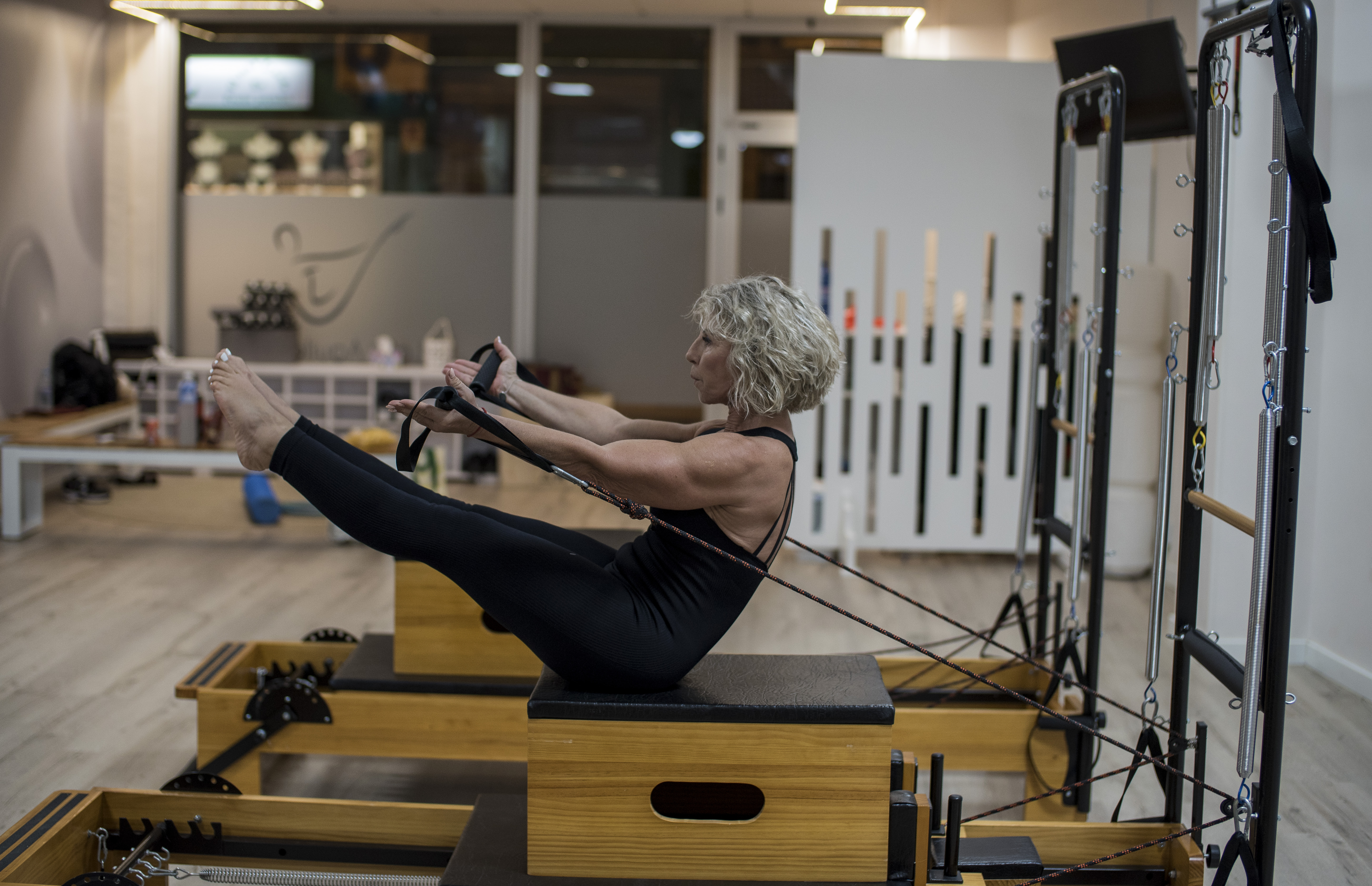 Sesión de pilates en reformer en el estudio Lola Aguilera